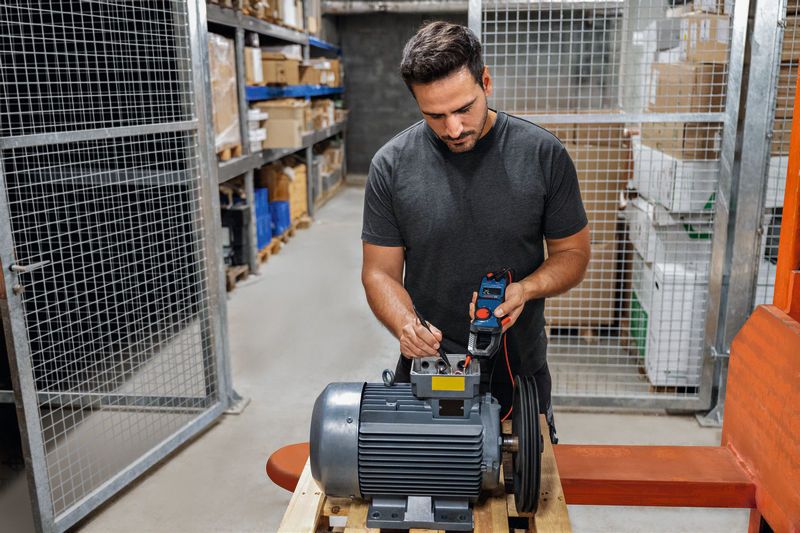 PINZA AMPERIMÉTRICA CON IMÁN GMC 600-15